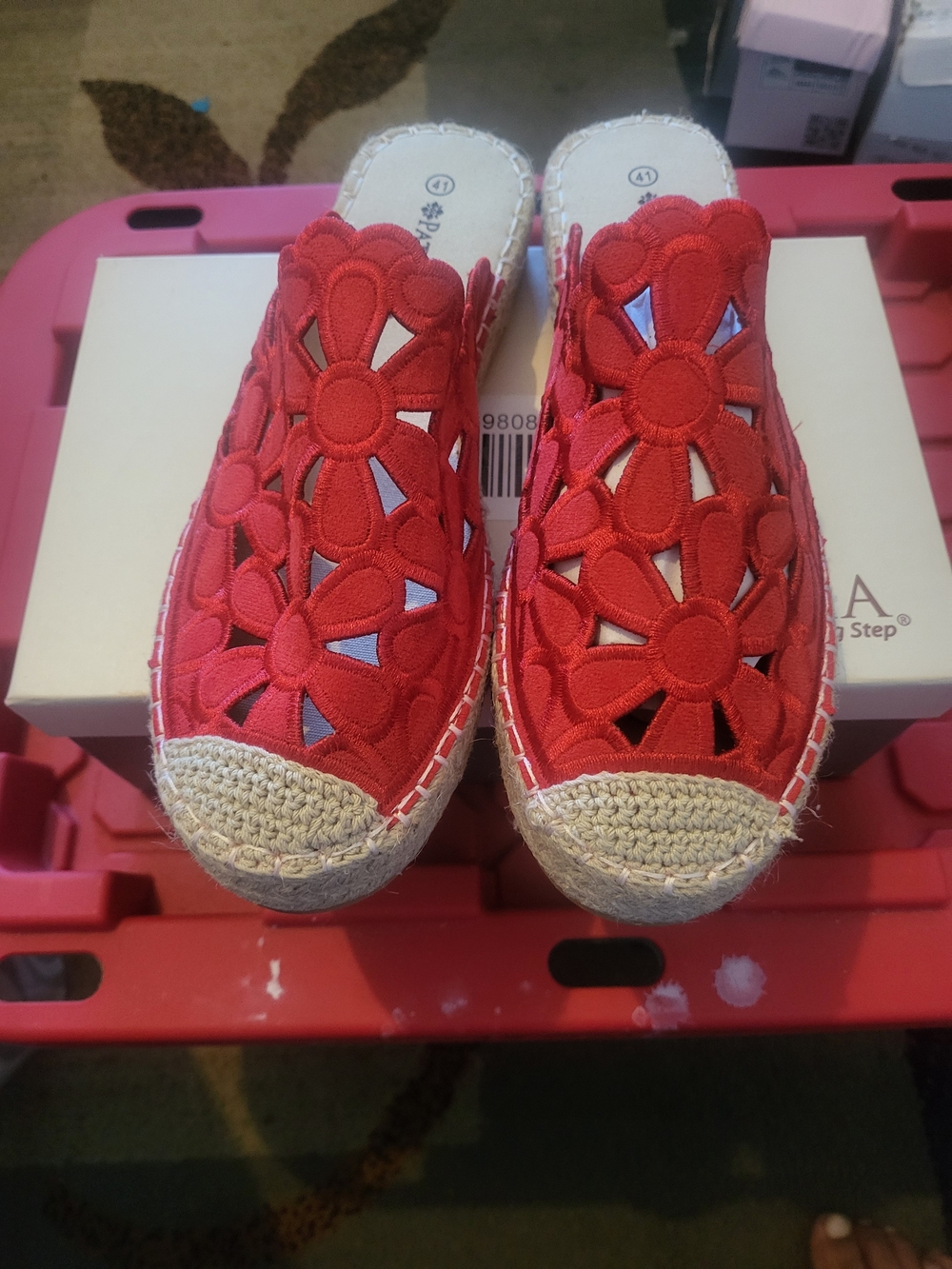 Red floral espadrille sandals with a chunky heel Size/9